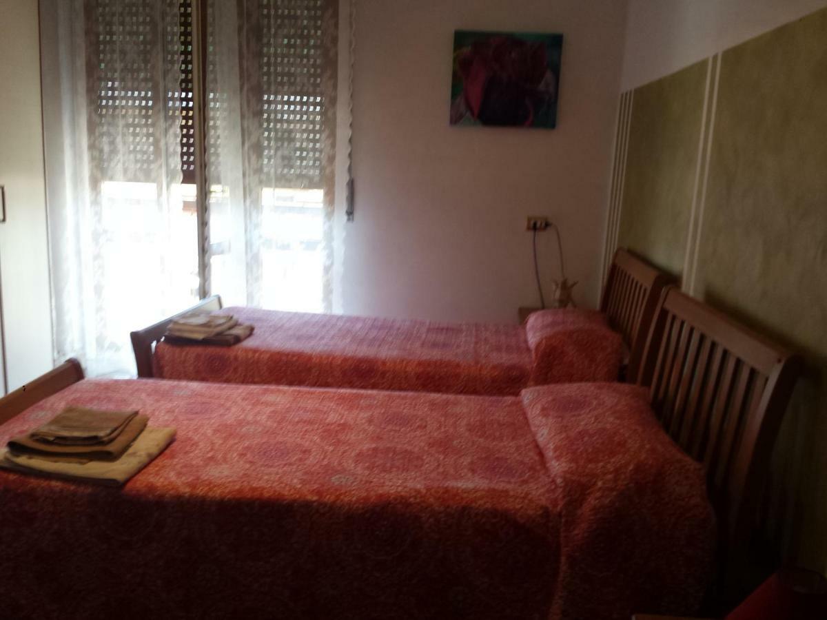 La Via Per Milano Hotel Vigevano Bagian luar foto