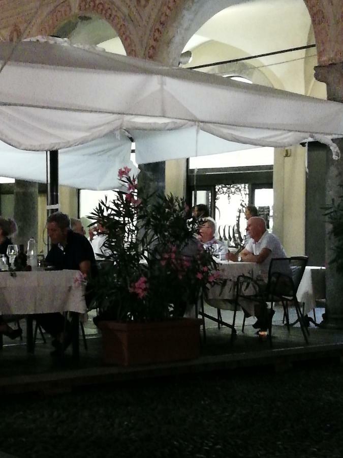 La Via Per Milano Hotel Vigevano Bagian luar foto