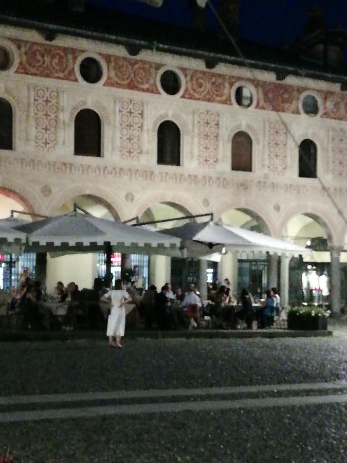 La Via Per Milano Hotel Vigevano Bagian luar foto